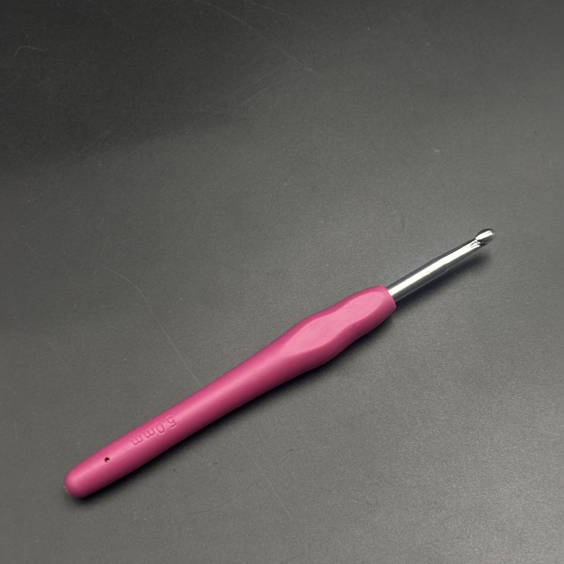 Tejido a mano arco iris ganchillo de mango suave TPR ganchillo de mango suave sólido ganchillo de aluminio ganchillo conjunto de agujas de lana