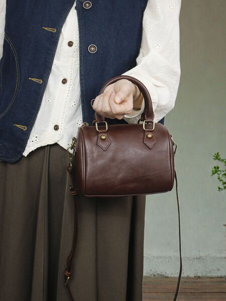 Leather shoulder bag