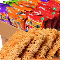 九洲五味の手のひらはいっそのこと、いっそのこと、インスタントラーメンを食べます。