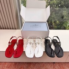 P家新款黑色平底凉拖女夏时尚百搭T字带舒适透气漆皮拖鞋沙滩鞋女