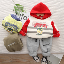 男童卫衣套装小童2024洋气新款秋冬长袖英文盾牌加绒连帽衫两件套