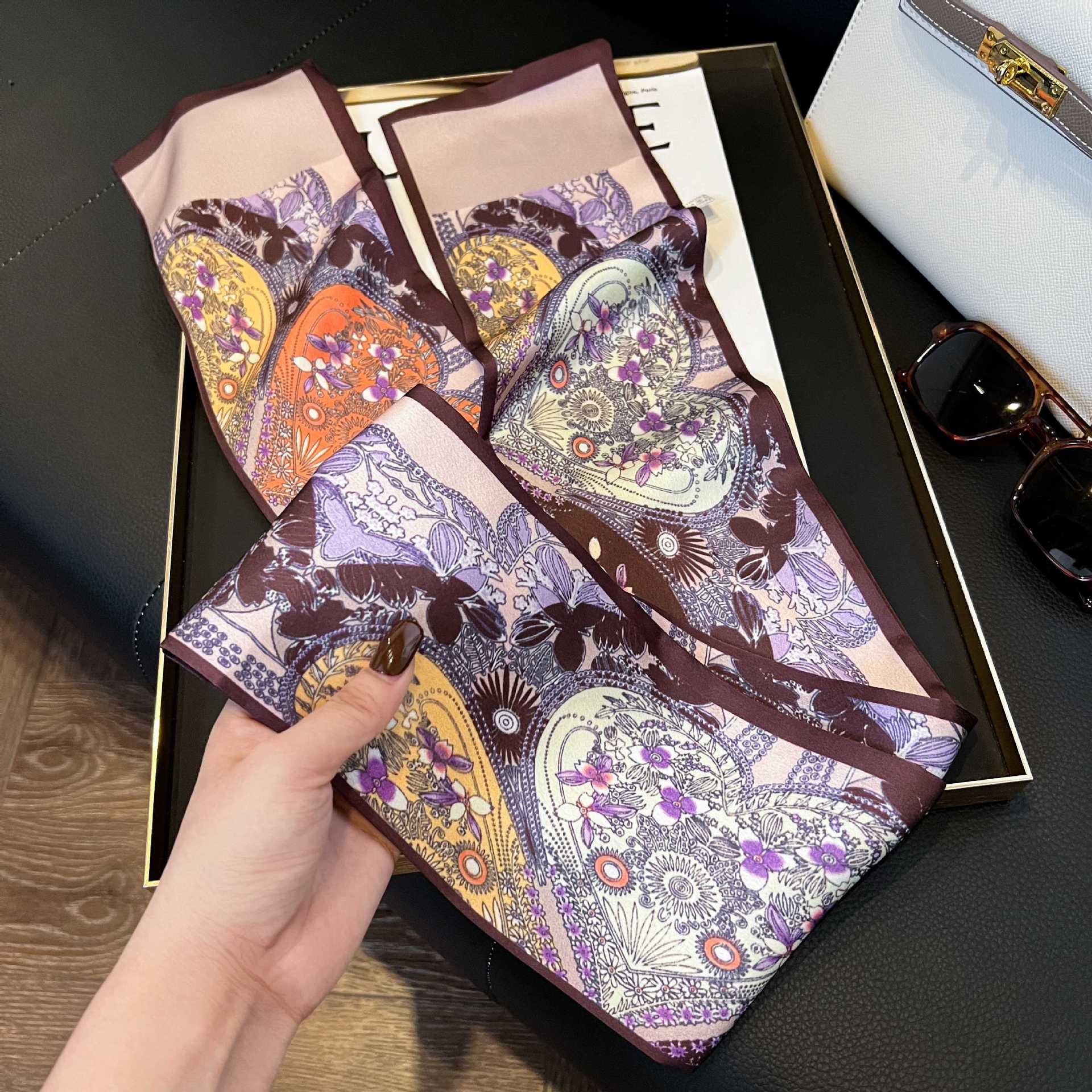 Nueva bufanda de seda pequeña banda larga estrecha para el cabello mujer estilo primavera y otoño moda madre bufanda estilo verano estilo fino serpentina bufanda al por mayor