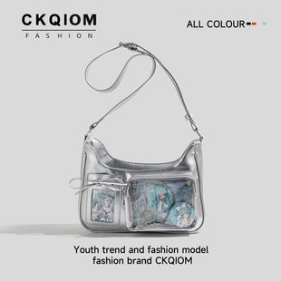 One-shoulder bag, trend of season