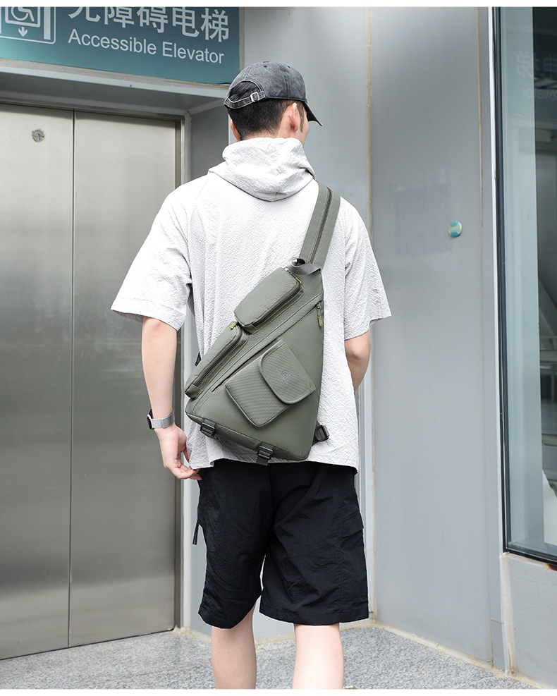 2025 New cross-border men's chest bag, casual men's bag, large-capacity retro multi-functional crossbody bag, soft leather single-shoulder bag undefined