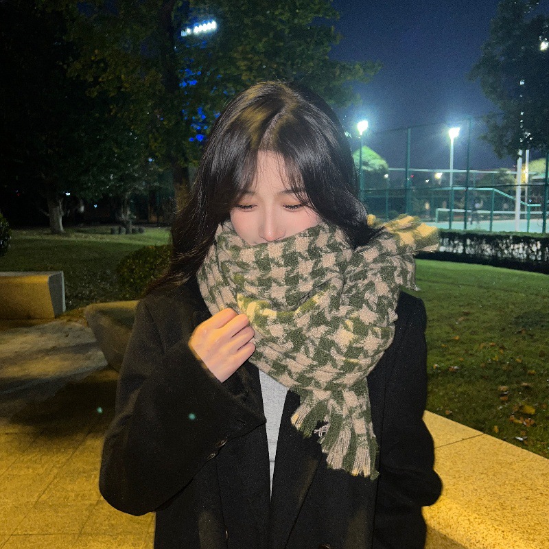 Koreanischer High-End-Qianniao-Gitterquasten-Frauen-Ich-Mitation-Kaschmir-Doppelseitiger länglicher warmer und modischer Schal,_voghion.com