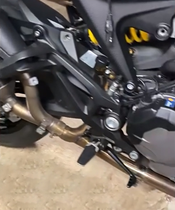 Suitable for Ducati Desert X/Monster937/Monster 950 Motorcycle Modified Titanium Alloy Exhaust Pipe Middle Section