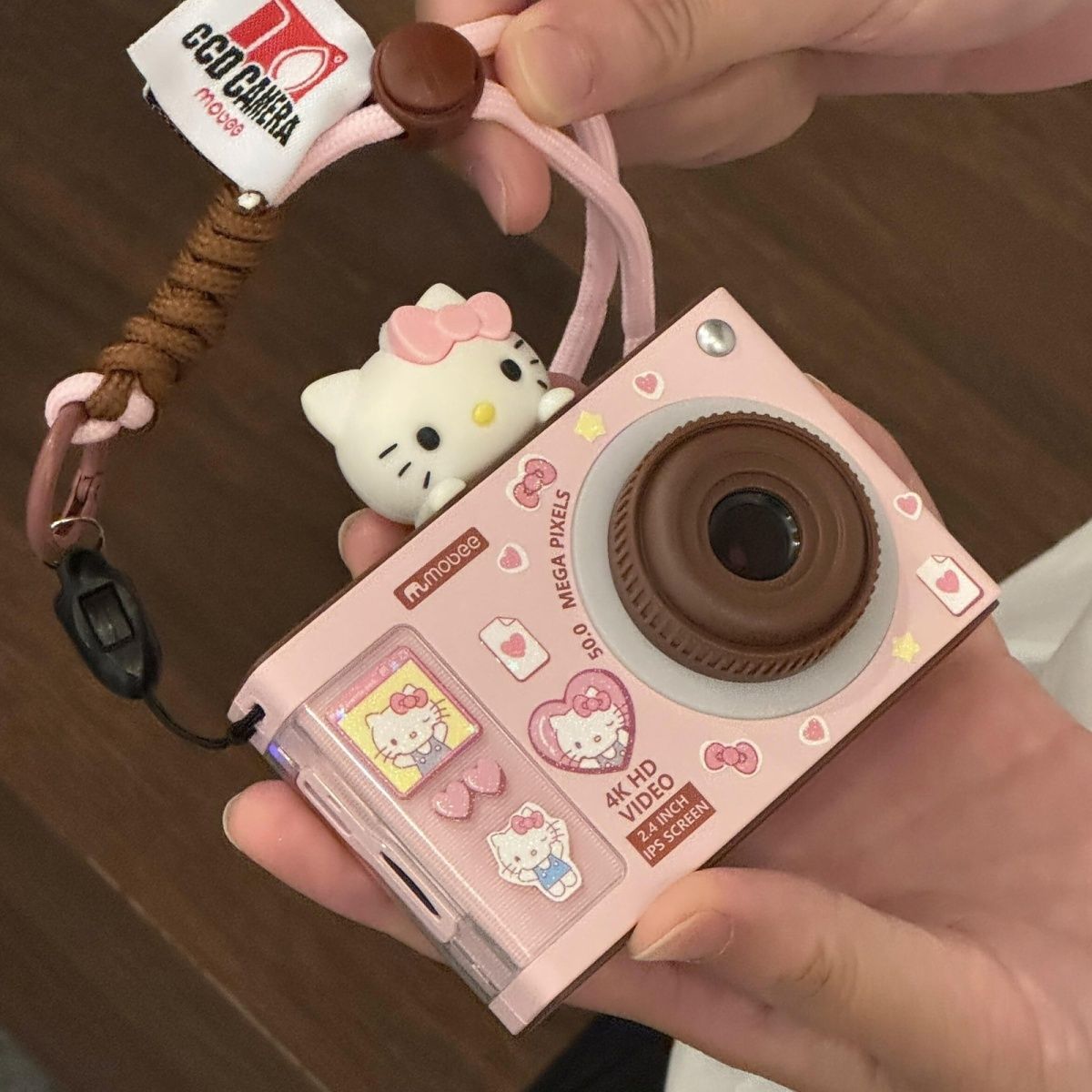 The New High-Definition Dual-Camera Ccd Campus Student Party Can Take Photos, Upload and Print Digital Polaroids