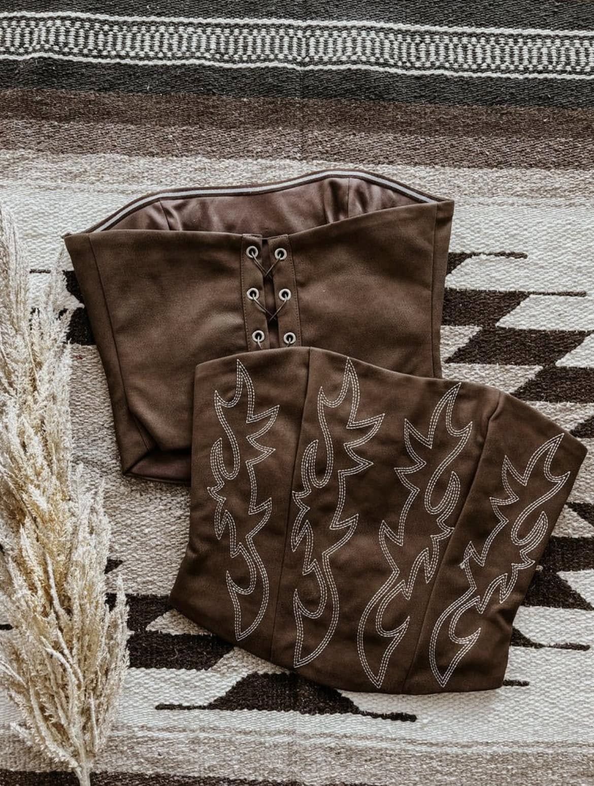 Top bandeau mujer marrón con estampado digital camiseta sin manga_voghion.com