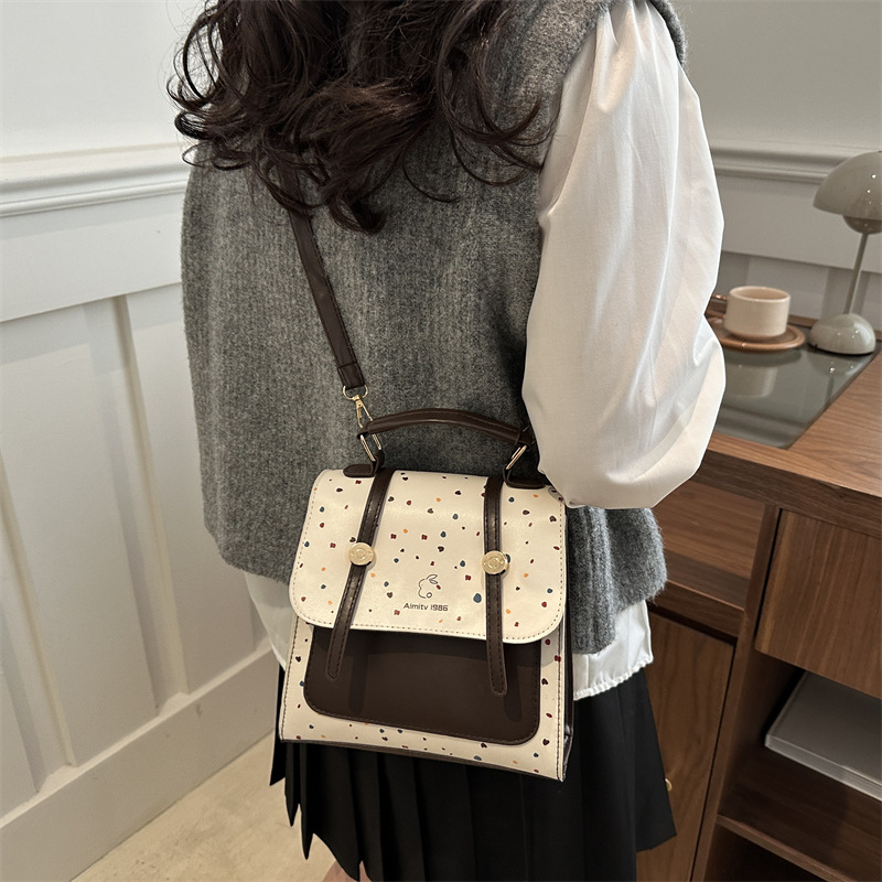 Mochila de hombro de damas de alto valor, invierno 2024 nuevo estilo versátil bolso de viaje, bolso cuadrado de alta calidad