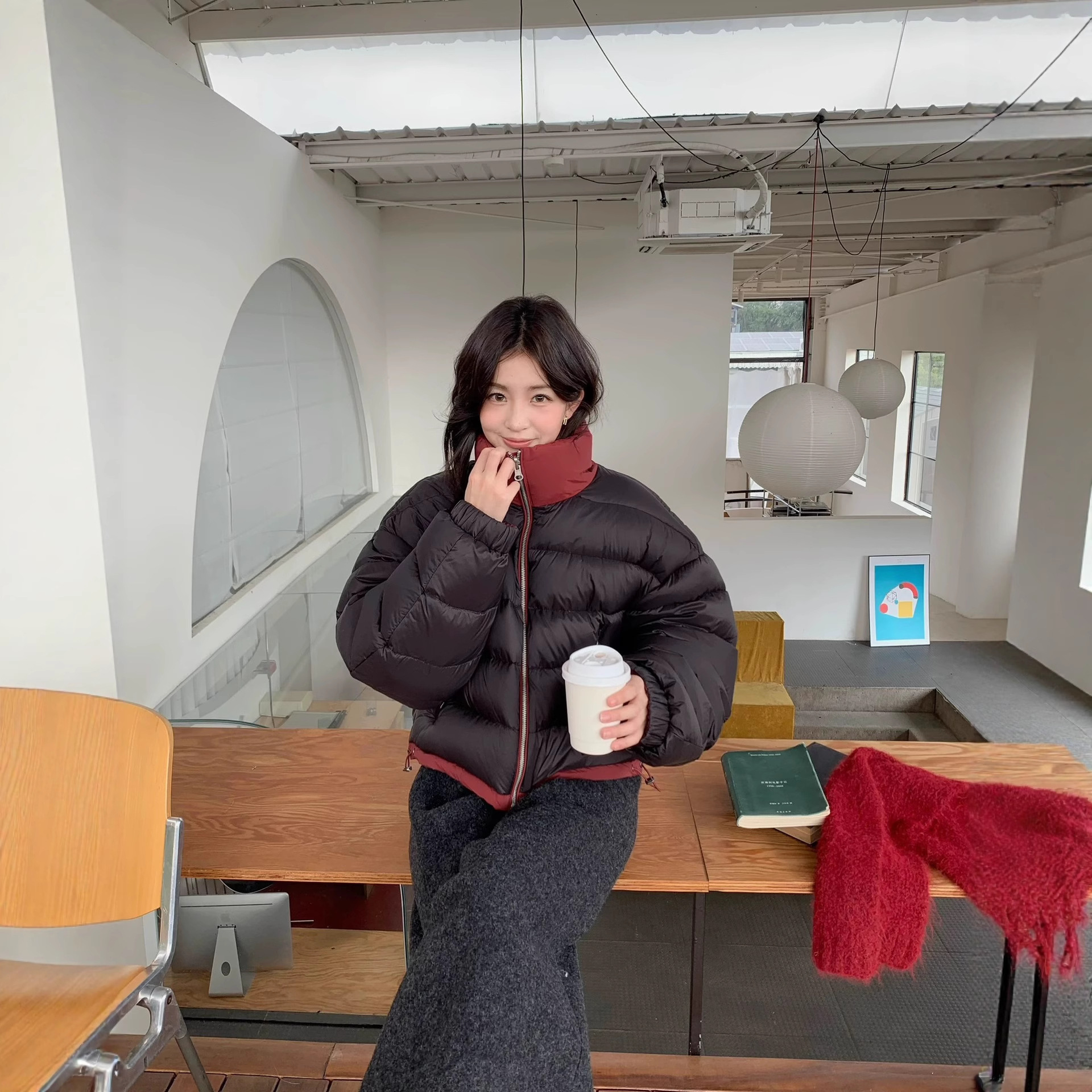 Ropa de algodón corta para mujeres de invierno 2025 nuevo estilo de doble cara ropa de moda chaqueta de algodón ligera y delgada comercio exterior en vivo