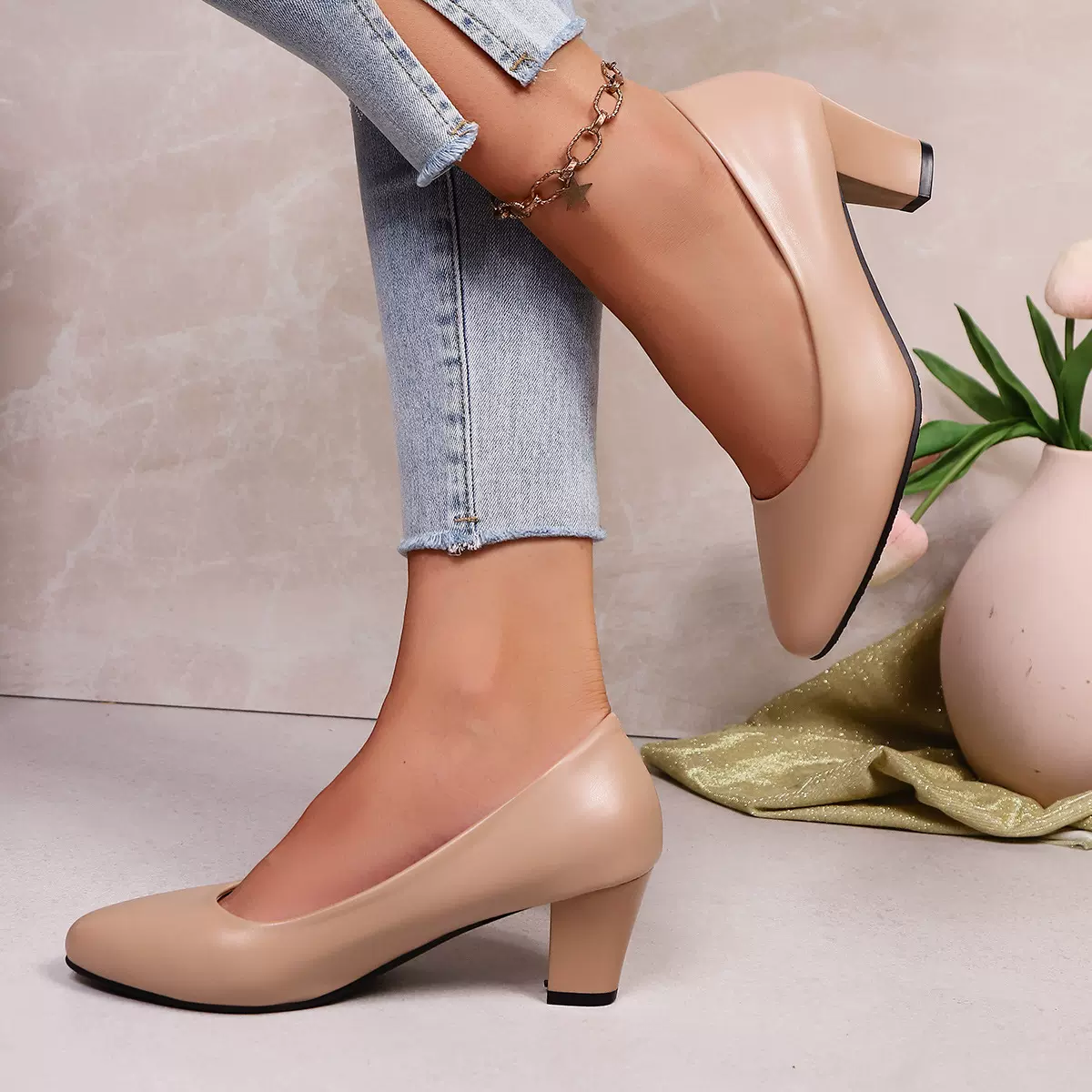 时装单鞋女粗跟2025夏季新款尖头工作鞋浅口一脚蹬韩版中跟女单鞋