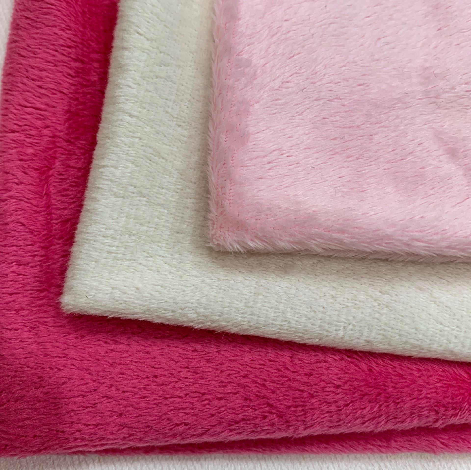 现货供应超柔短毛绒水晶超毛绒布料服装里布玩具公仔工艺品用料