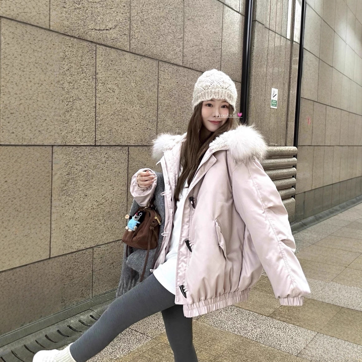 Corea de alta sensación hermoso botón de cuerno de buey encapuchado ropa de algodón para mujeres invierno 2025 nuevo tipo de chaqueta de algodón gruesa image 4