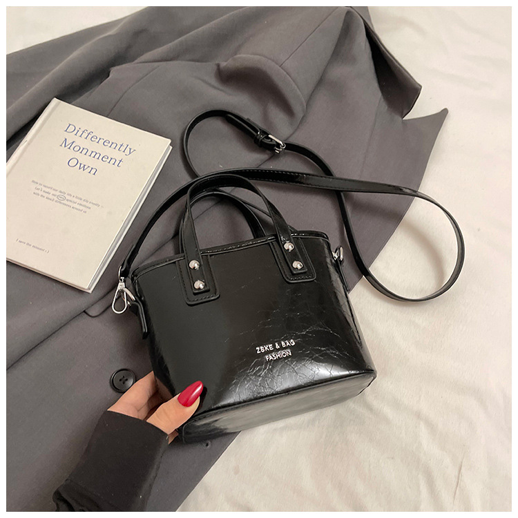 2025 nuevo nicho de moda bolso de cubo de mano para mujeres estilo coreano simple versátil bolso de hombro de moda mochila casual