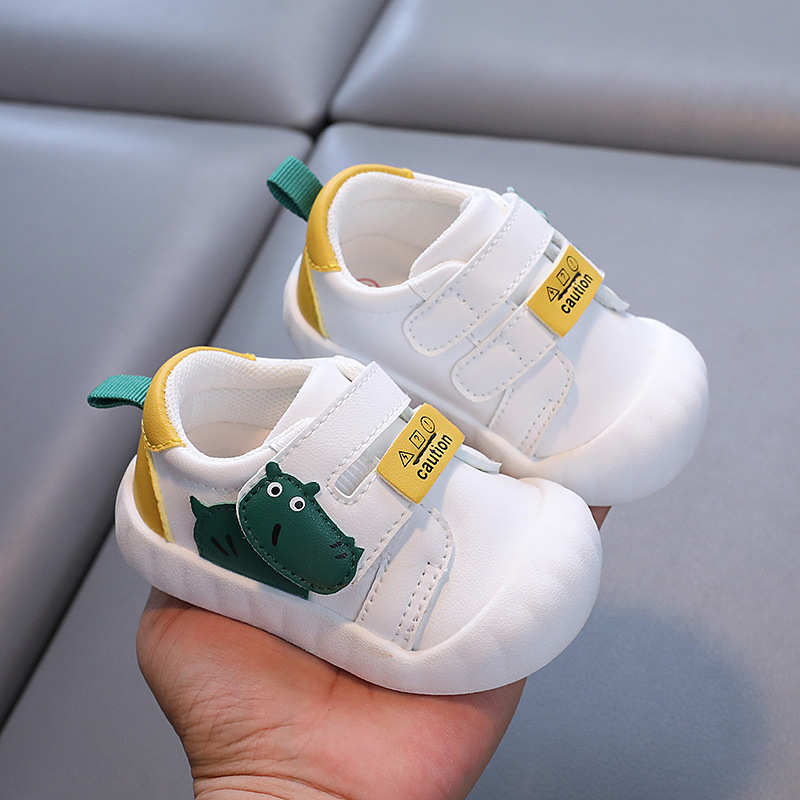 Primavera y otoño versión coreana de las nuevas zapatillas de cuero para niños, zapatillas de deporte para niños, suela suave, zapatos blancos de dibujos animados para niñas