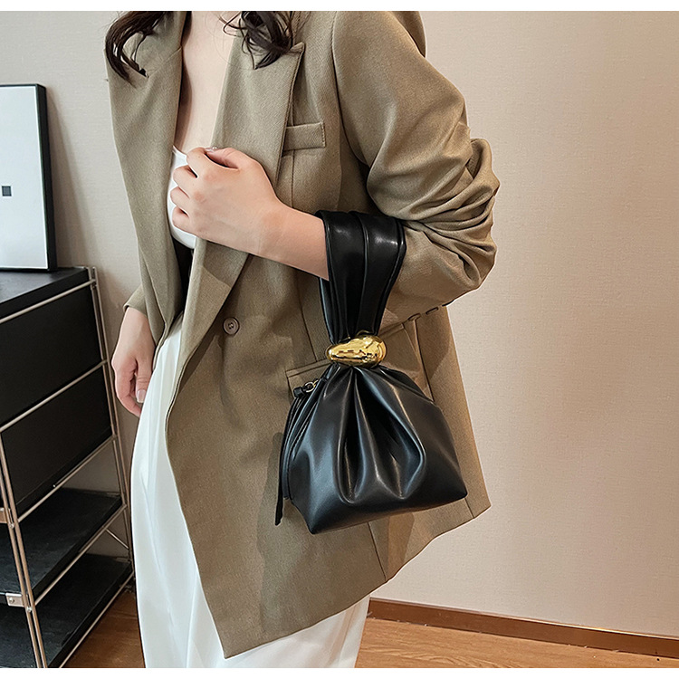 2024 new high-end pleated cloud women's fashion trend versatile handbag personalized hand-held lucky bag_voghion.com