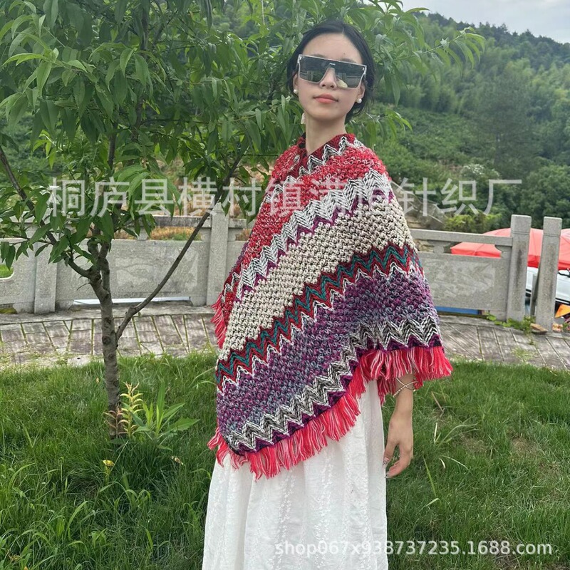 Ethnic Xizang Travel Cloak Pullover Coat Shawl Scarf Yunnan Dali Thickened Blanket Cloak Warm Photo