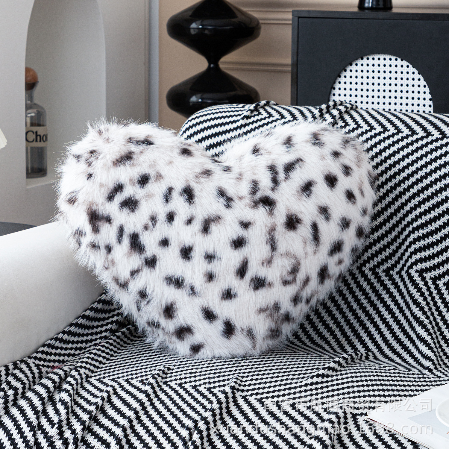 Leopard-print Pillow Love-shaped Plush Sofa Cushion Living Room Bedside Light Luxury High-end Decorative Girl Gift Pillow