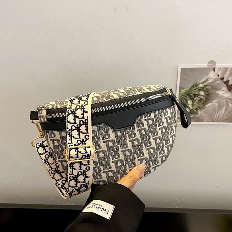 2025 New Women's Bag Denim Printed Canvas Waist Bag Wide Shoulder Strap Crossbody Women's Bag Trendy Personalized Chain Saddle Bag