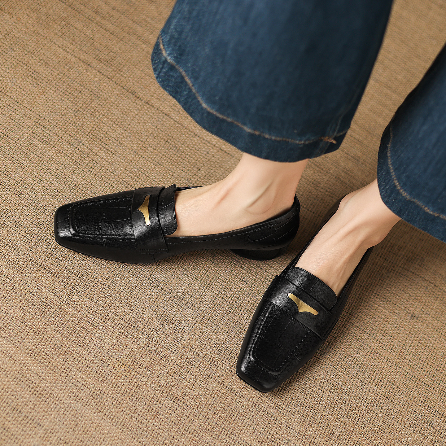Giày loafer nữ da dê mũi vuông gót thấp kiểu cổ điển — đen