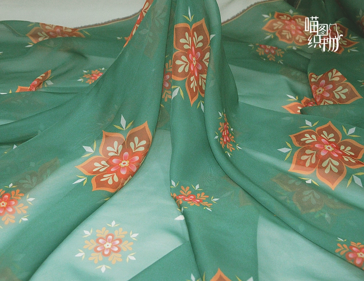 Оригинальная печать Дуньхуана Silk Chiffon Tangfeng Tuan Flower Bailuyhan ткань для одежды, меховая ткань