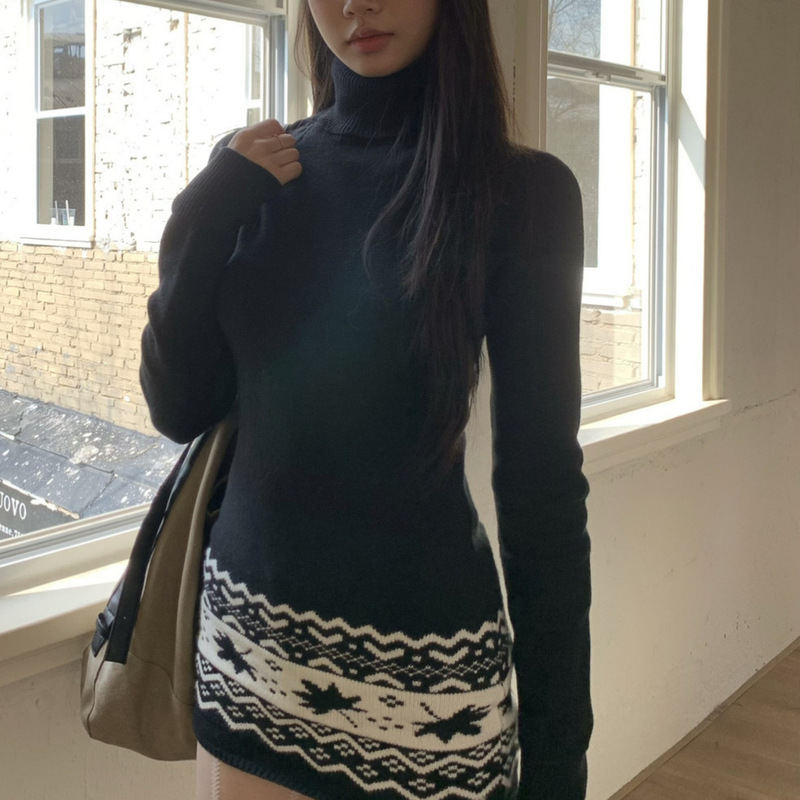 Fortunee Original 2025 Autum Retro Jacquard High-Neck Slim-Fitting Hip-Hugging Short Dress Christmas Knitted Sweater Fortunee Original 2025 Autum Retro Jacquard High-Neck Slim-Fitting Hip-Hugging Short Dress Christmas Knitted Sweater