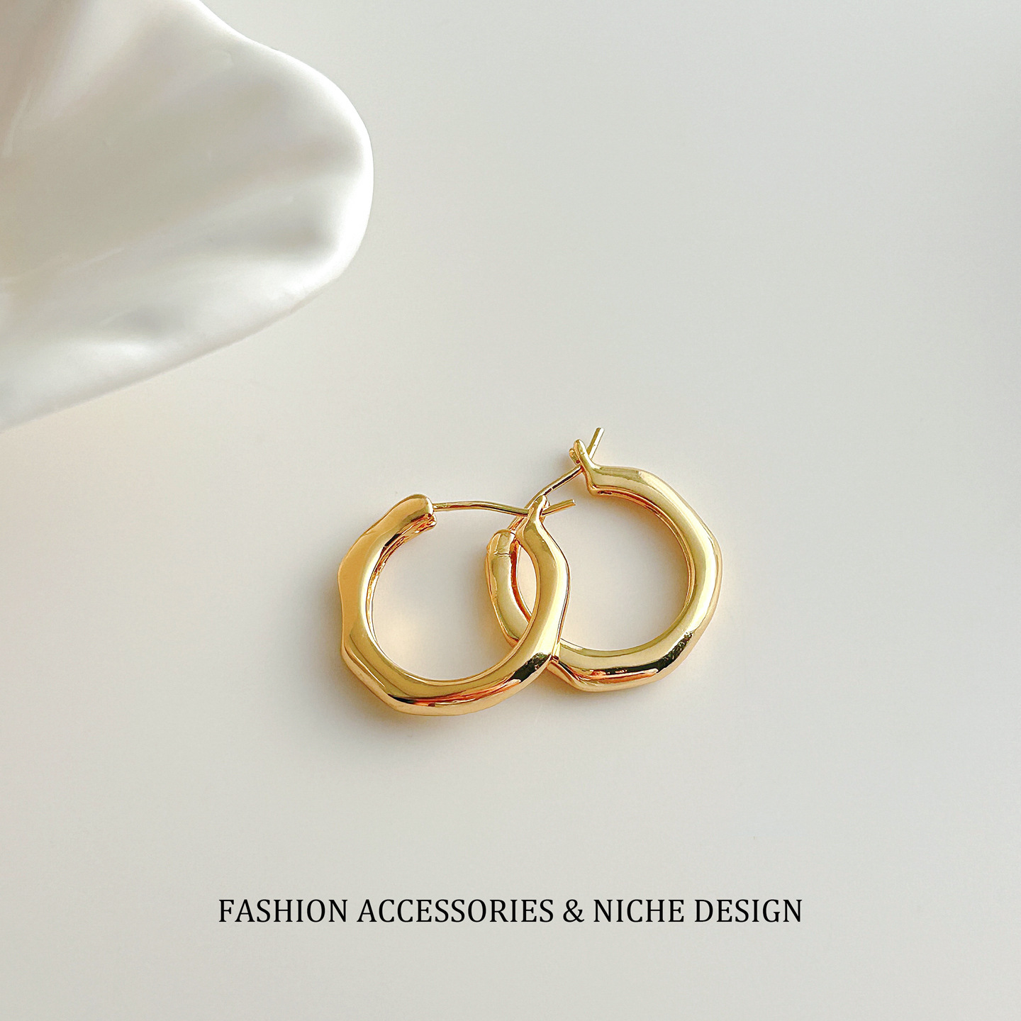 [Recommended by Ying'Er] Arsis Flowing Water Earrings, Niche French-Style Silver Plain Hoop Earrings, Stud Design Ear Accessories