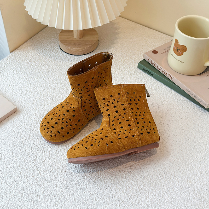Botas de cano curto vazadas e respiráveis para meninas, sandálias de verão com cadarço e sola grossa, design fofo de princesa com recortes em amarelo e marrom._voghion.com