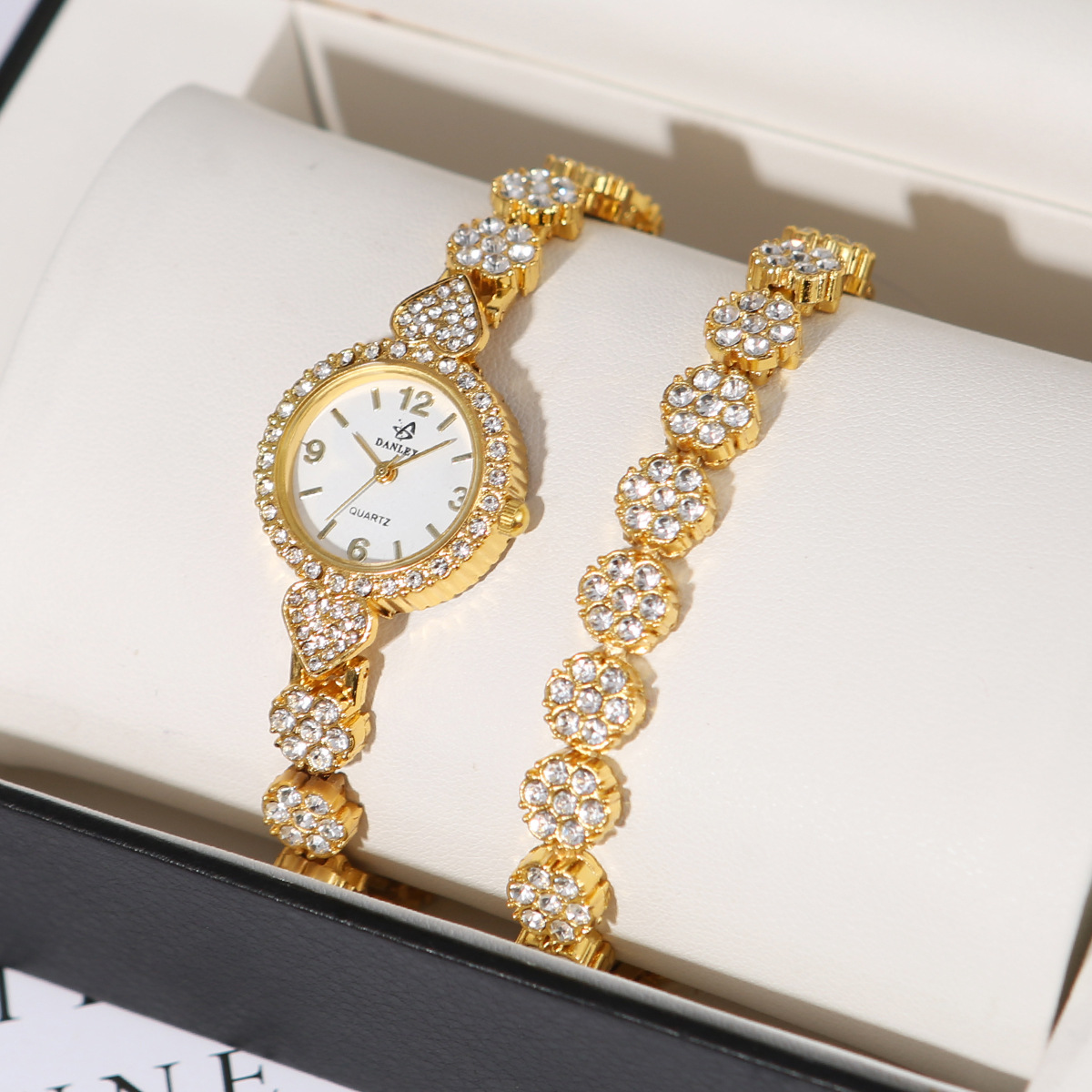 6197 gold shell white surface + bracelet