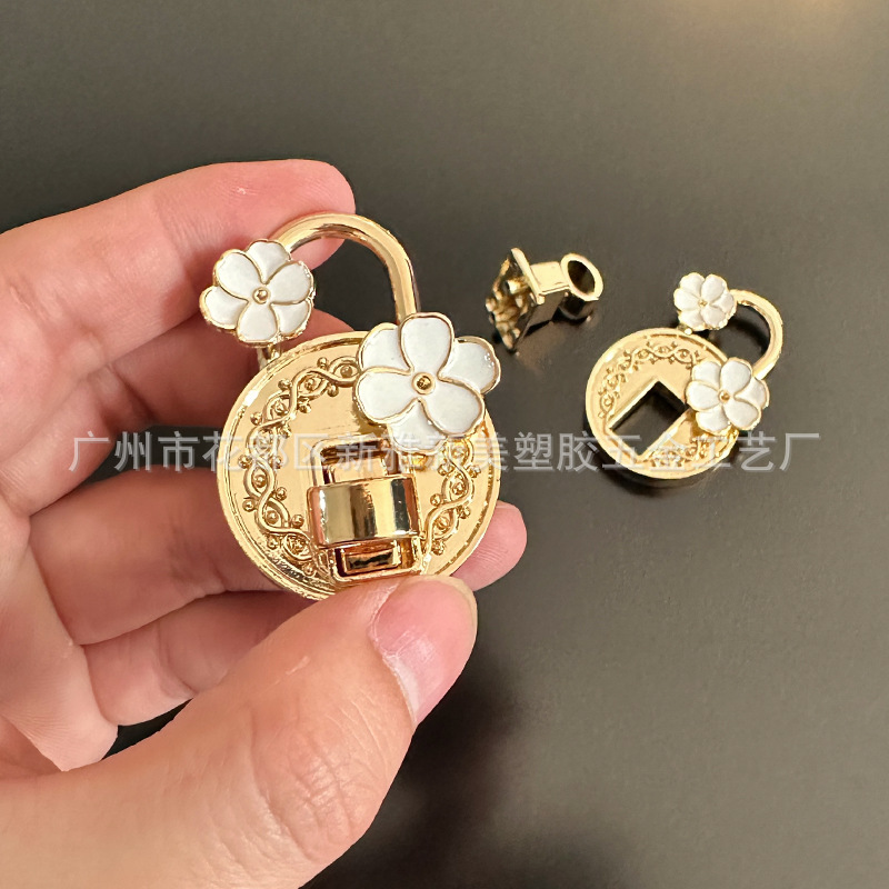 箱包包锁扣 新款梅花挂锁 箱包五金拧锁 手袋包圆形挂锁 金属花锁