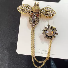 耳环;胸针;胸饰