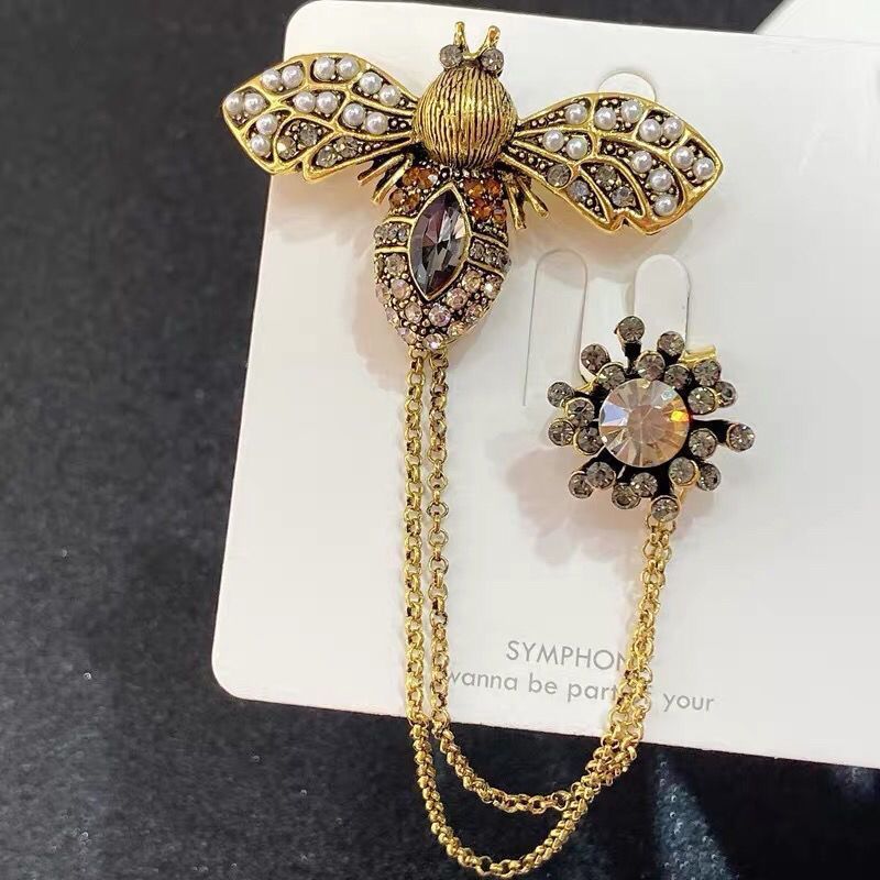 Palace style baroque elegant rhinestone brooch emerald inlaid craft chain pin buckle British style retro accessories