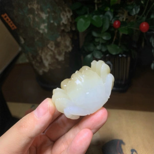 Jin Yutang Xinjiang Hetian Jade Sheep Fat Jade from all directions to make money sugar color gradient texture fine oily self-carved crab