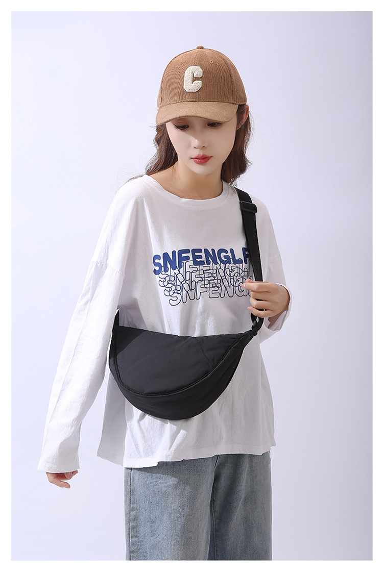 Women's Small Nylon Solid Color Streetwear Dumpling Shape Zipper Crossbody Bag display picture 4
