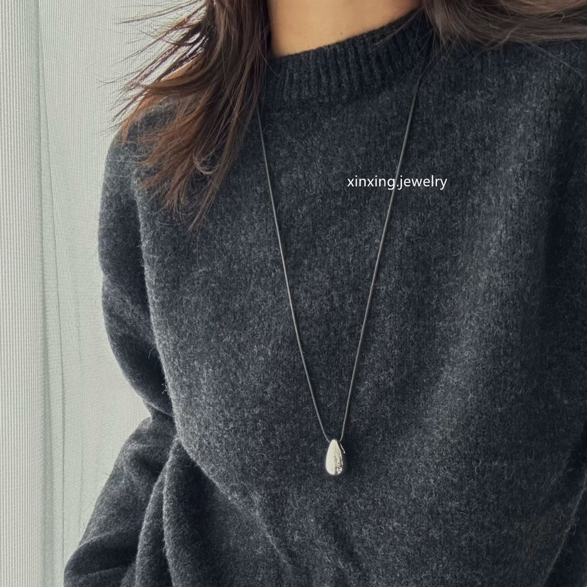 Minimalistisches Wassertropfen-collier Mit Schwarzem Lederband_voghion.com