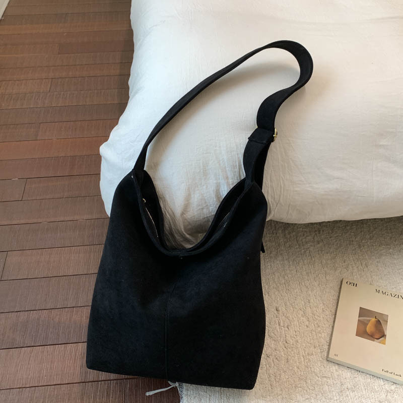 Otoño y invierno coreano de seda bolsa de balde de gran capacidad de hombro bolso de mano para mujeres 2025 nuevo retro viaje mochila