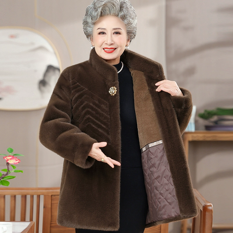 Зимняя одежда для пожилых людей