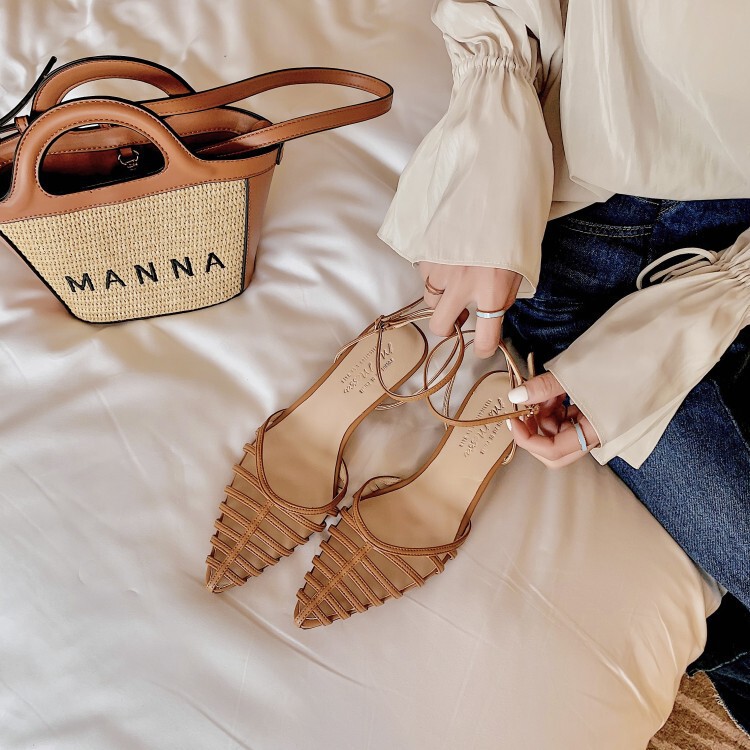 Who wears who looks good ~ minority high-level feeling!! French Style Retro Pointed Hollow Mid-Heeled Coarse Toe Fashion Sandals Who wears who looks good ~ minority high-level feeling!! French Style Retro Pointed Hollow Mid-Heeled Coarse Toe Fashion Sandals