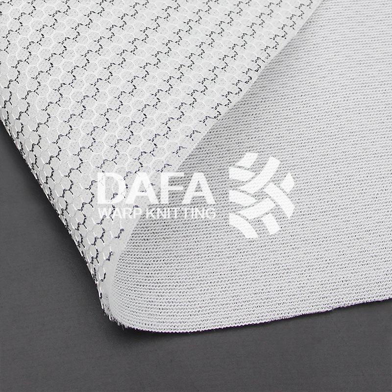 供应3D双层三明治网布经编 家居服靠垫抱枕三明治网布面料