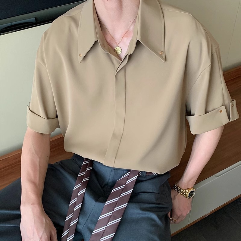 카키색