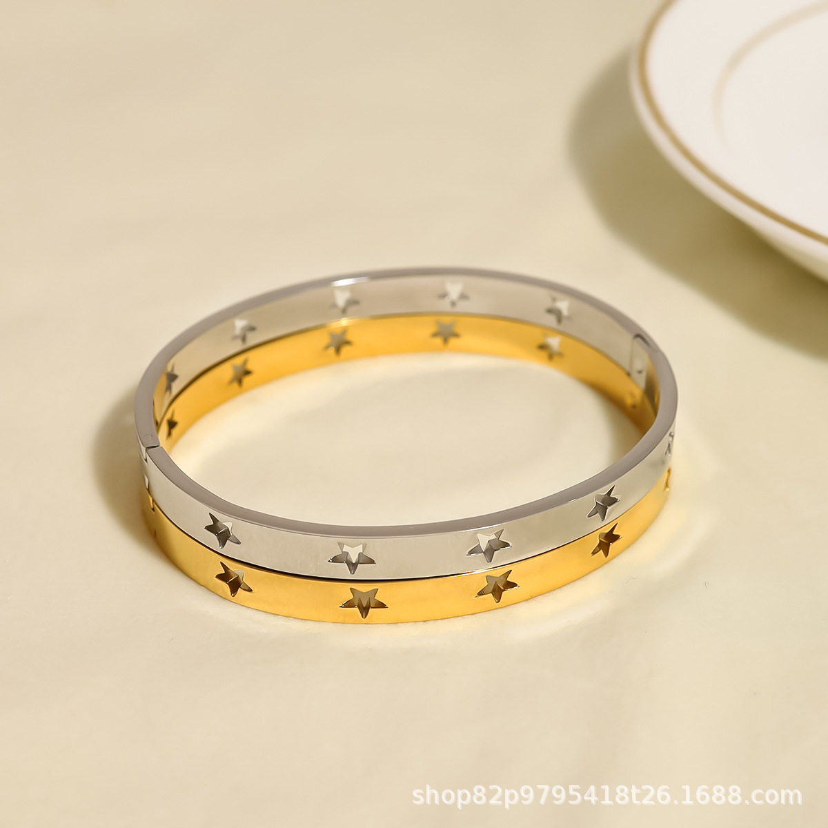 Venta caliente transfronteriza francesa de acero inoxidable hueco estrella de cinco puntas hebilla pulsera pulsera de joyería pulida a mano al por mayor 18K