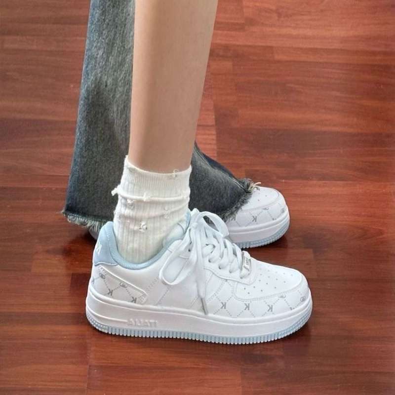 Ju Jingyiと同じスタイルの靴、女性用の見栄えの良い厚底スニーカー、2025秋の新しいホットスタイルのラウンドトゥカジュアルスポーツシューズ|undefined
