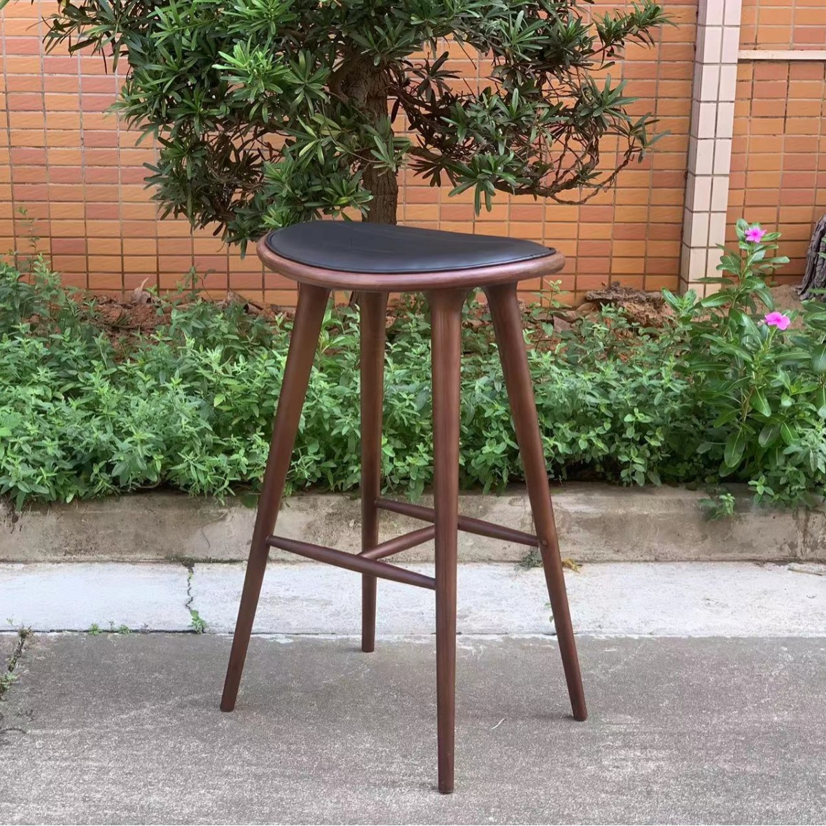 Simple Nordic Modern Solid Wood Bar Chair High Stool Designer Creative Fashion Bar Chair Island Table Nostalgic Retro