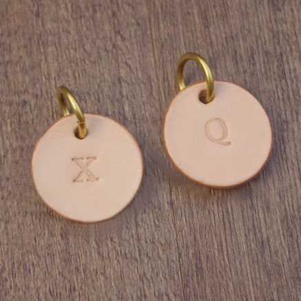 Car key chain pendant leather brand logo classification brand gift label vegetable tanning leather first layer cowhide key chain pendant Car key chain pendant leather brand logo classification brand gift label vegetable tanning leather first layer cowhide key chain pendant