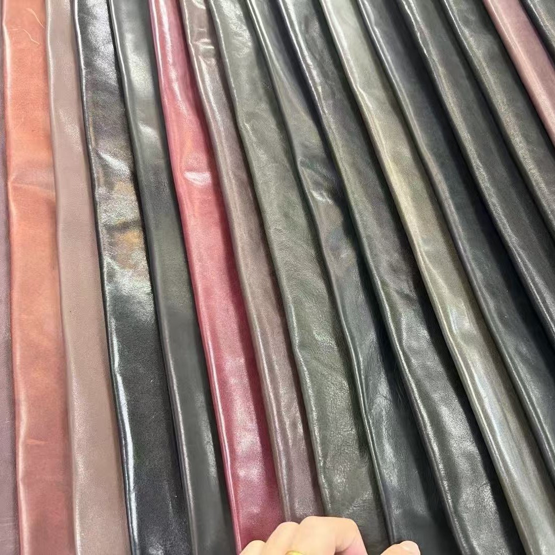 源头工厂直销头层小纹真牛皮手感柔软鞋包袋表带皮带手机壳等通用