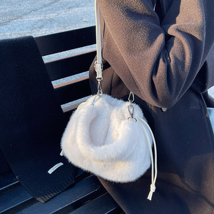 �ɐ�ëë�������K����ˮͰ���r���ﶬ���eë����б��ë�q�q�μ�