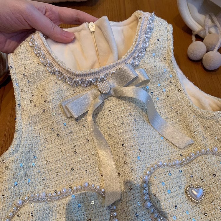 Qianqian siete niñas falda de princesa fragante invierno 2025 nuevo vestido de aniversario bebé chaleco de lana falda de estilo extranjero