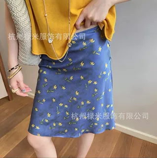 衣录时髦又活泼 印花系列 丝质膝盖上短款半裙一件代发