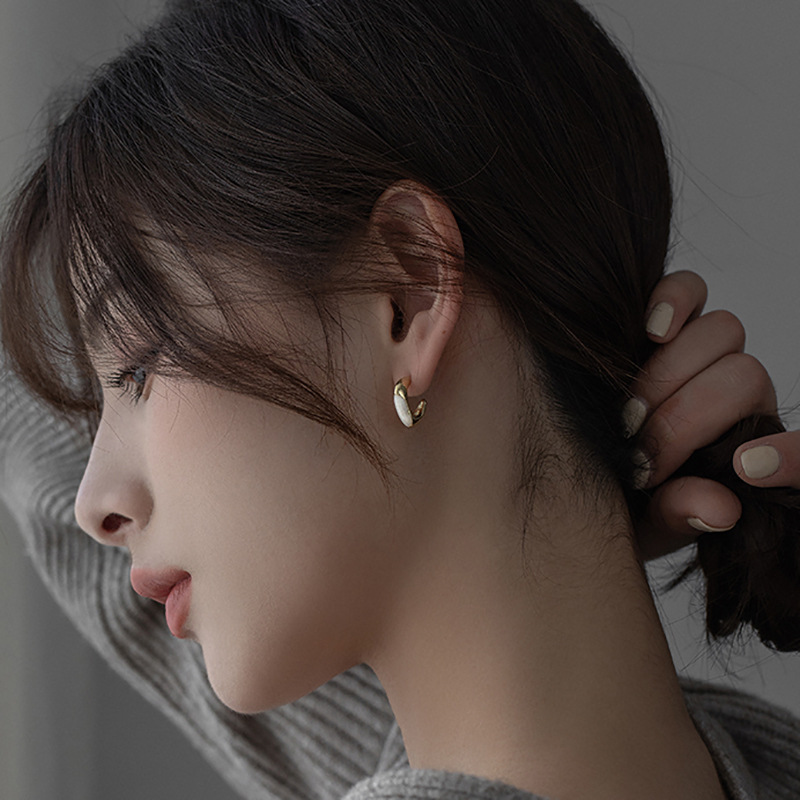925 Silver Needle Cute And Compact Drip Glazed Geometric Metal Earrings European And American Ins French Retro High Class Elegant Ear Ring Women display picture 6