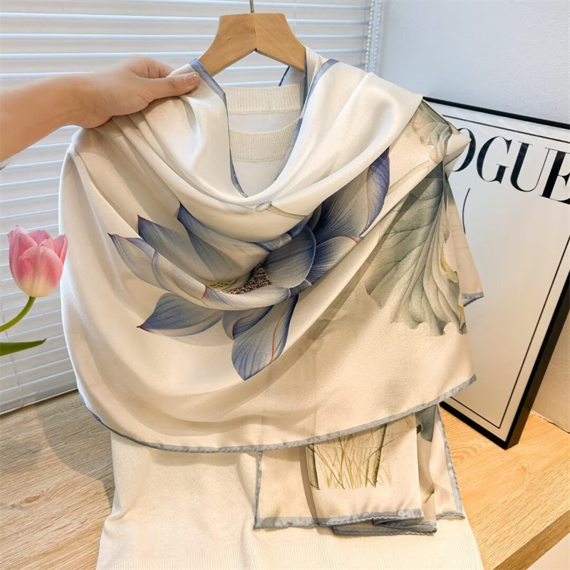 Lụa cao cấp sen to xanh nhạt